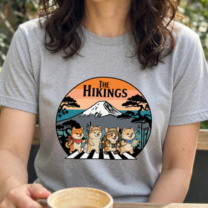 THE HIKINGS | 柴犬＆犬の仲間たち 富士山ハイキング Tシャツ【犬好き・アウトドア・ギフトに最適】