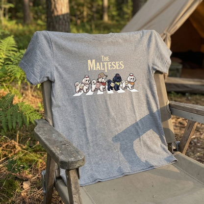 THE MALTESES | 横断歩道 ゆるかわ プードル キャンプ パロディTシャツ【犬好き・愛犬家・アウトドア・ギフトに最適】