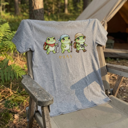 【ハイキング蛙】「かえろう」文字入りアウトドアTシャツ | CAMPMODE