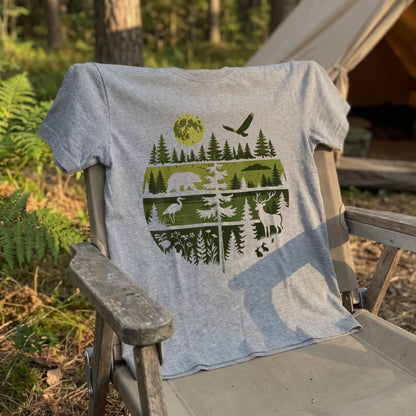 【Wildlife Forest Animals】月夜の森と野生動物 アート層グラフィック 白Tシャツ | CAMPMODE