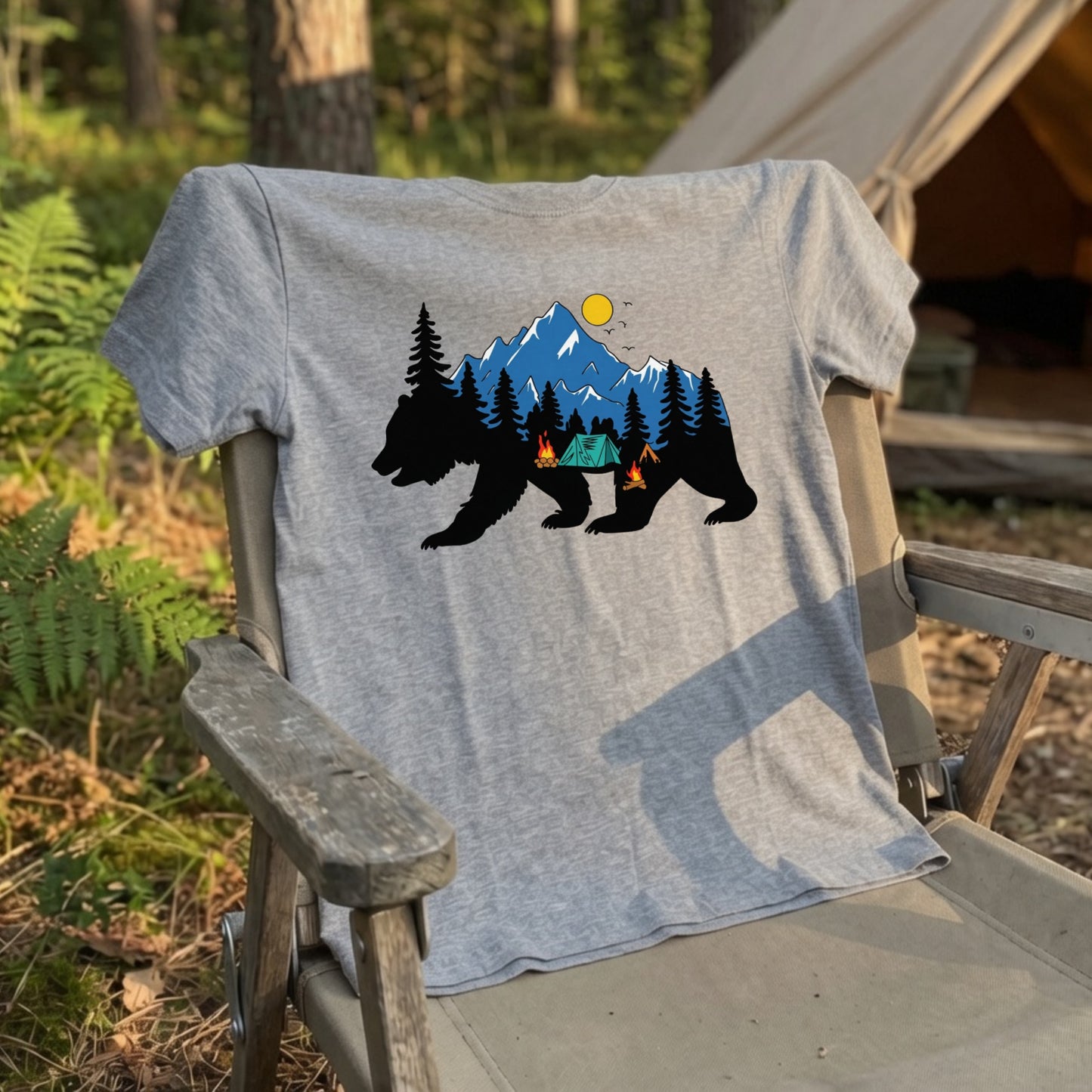 【熊のシルエット・山とキャンプ】おしゃれアウトドア白Tシャツ | CAMPMODE