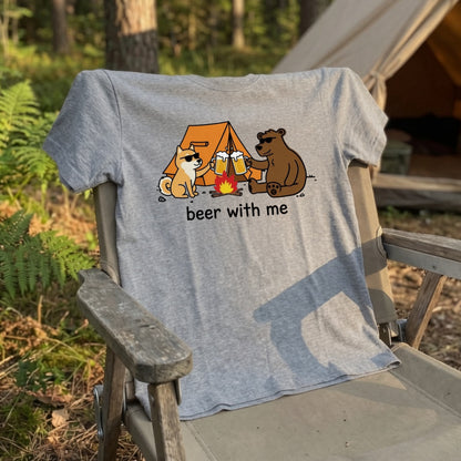 【ビールで乾杯・犬と熊】おしゃれキャンプ白Tシャツ | CAMPMODE