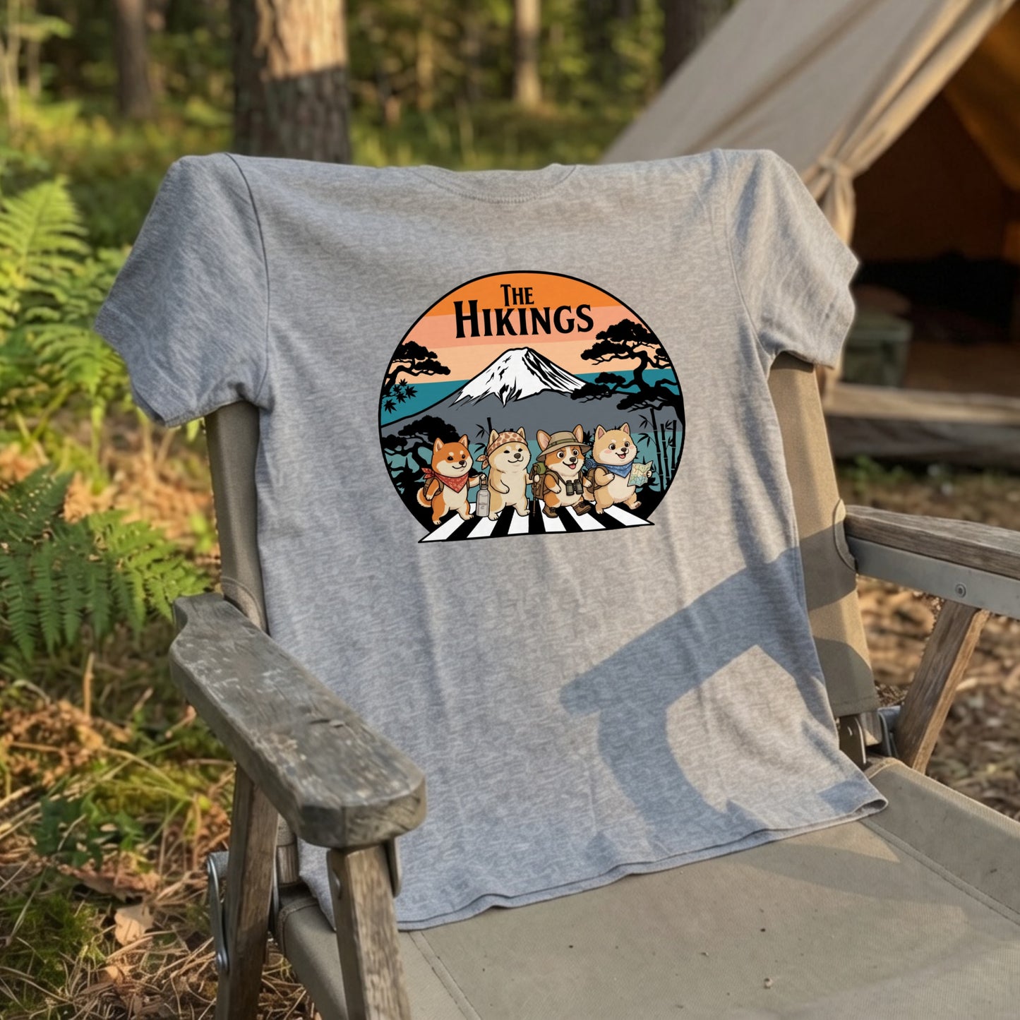 THE HIKINGS | 柴犬＆犬の仲間たち 富士山ハイキング Tシャツ【犬好き・アウトドア・ギフトに最適】