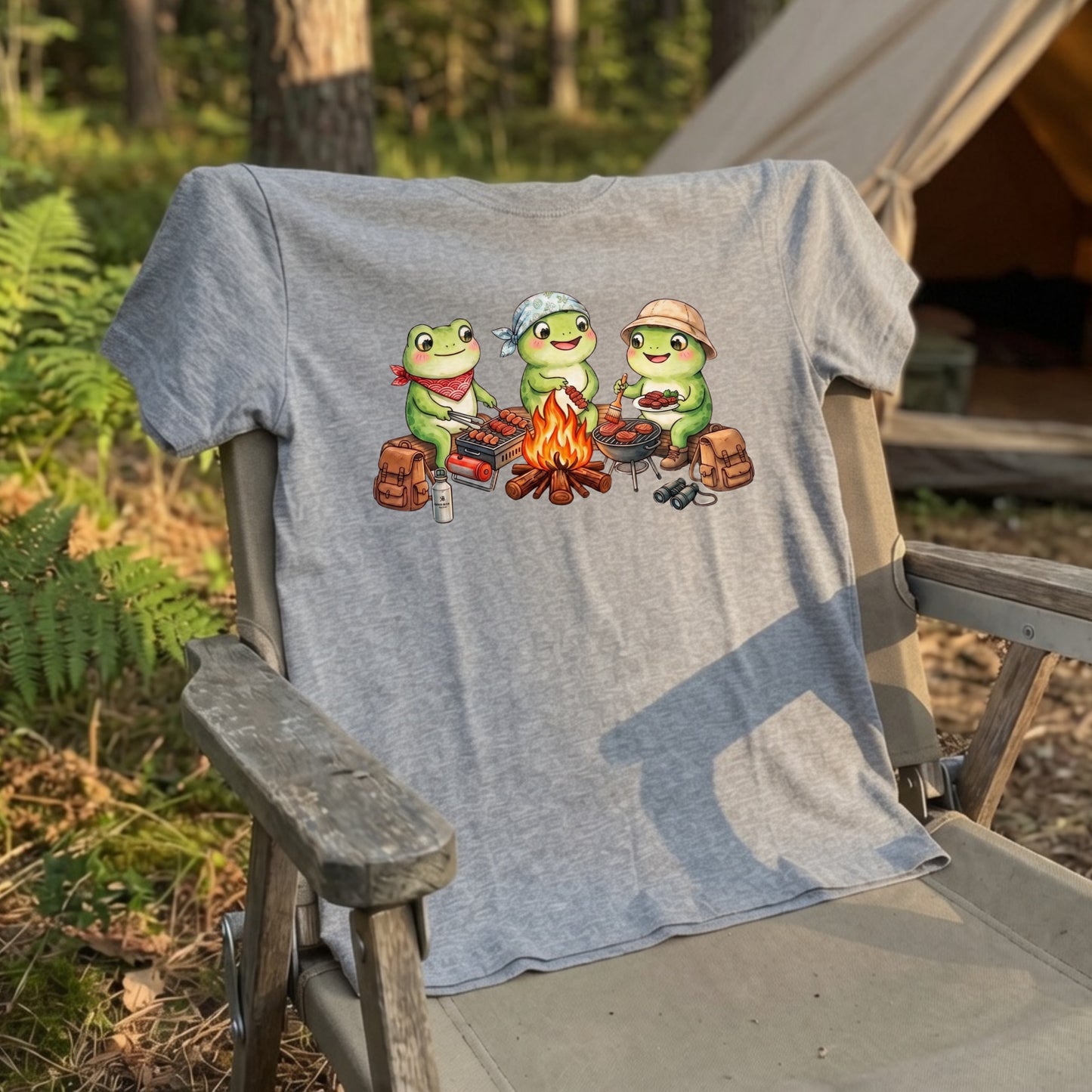 【カエル・キャンプ＆BBQ】おしゃれなTシャツ | CAMPMODE