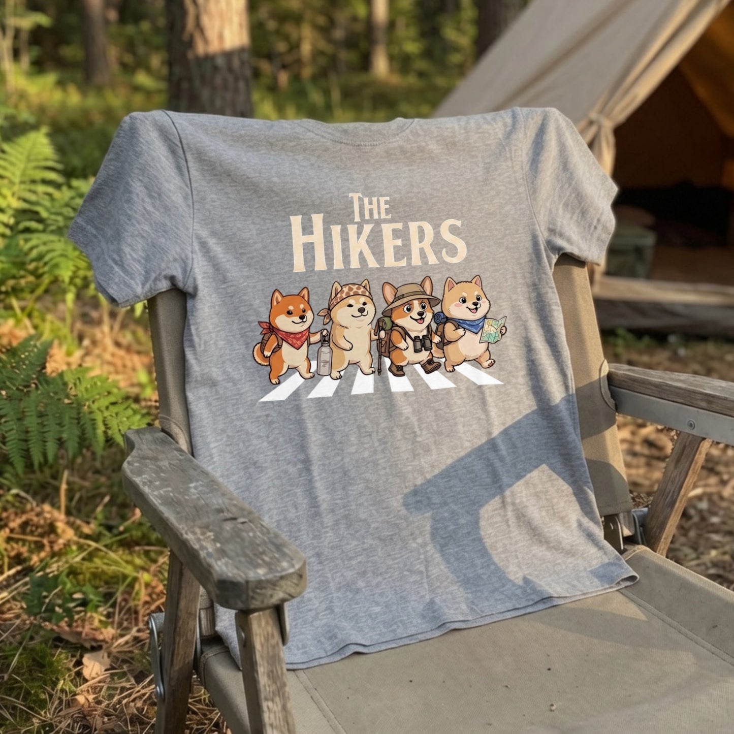 THE HIKERS DOGS | 横断歩道 ゆるかわ 柴犬 キャンプ パロディTシャツ【犬好き・愛犬家・アウトドア・ギフトに最適】