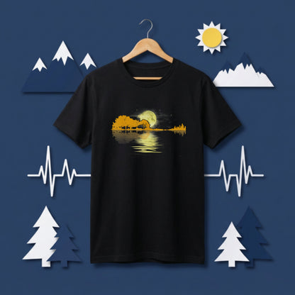 【ギター＆湖畔の満月・水面リフレクション】おしゃれキャンプ黒Tシャツ | CAMPMODE
