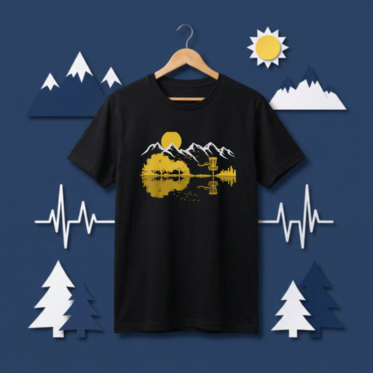 【ディスクゴルフ＆ギター・水面リフレクション】おしゃれキャンプ黒Tシャツ | CAMPMODE