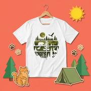 【Wildlife Forest Animals】月夜の森と野生動物 アート層グラフィック 白Tシャツ | CAMPMODE