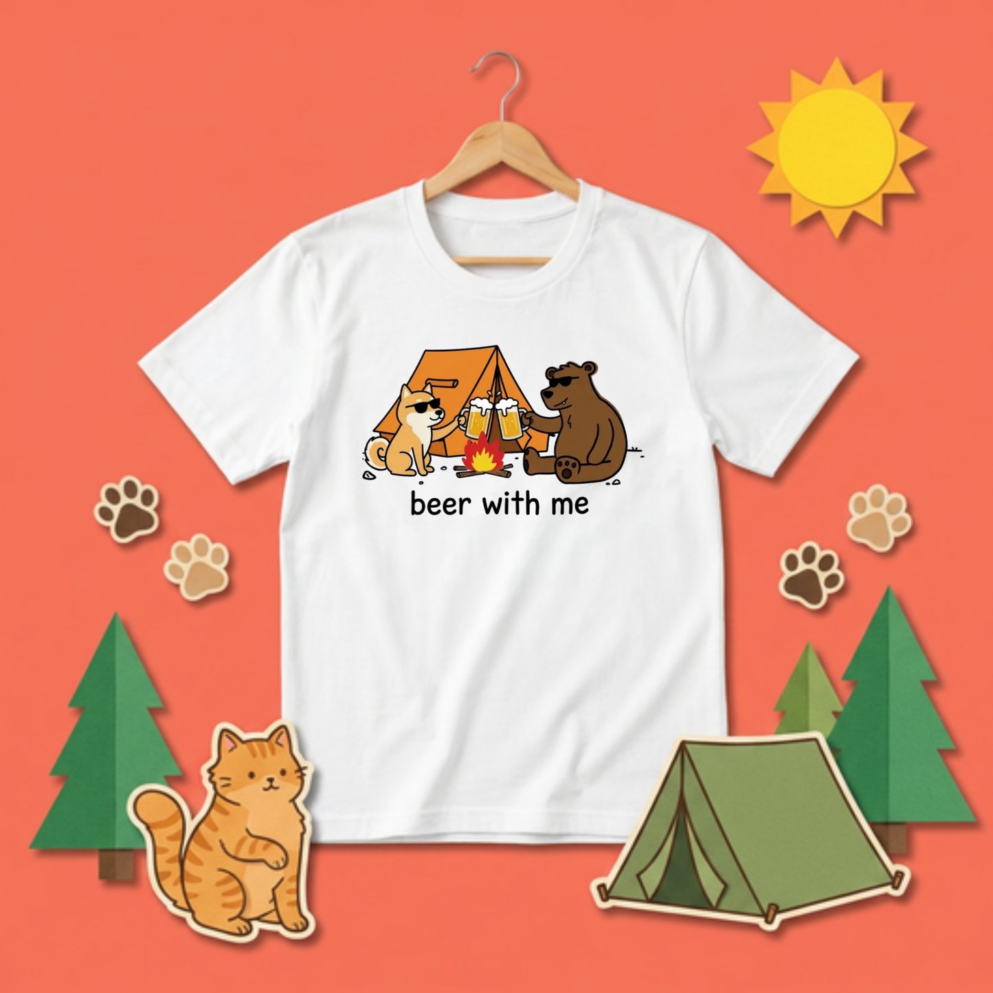 【ビールで乾杯・犬と熊】おしゃれキャンプ白Tシャツ | CAMPMODE