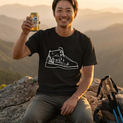 【登山靴・星空と山】ハイキング風景 黒Tシャツ | CAMPMODE
