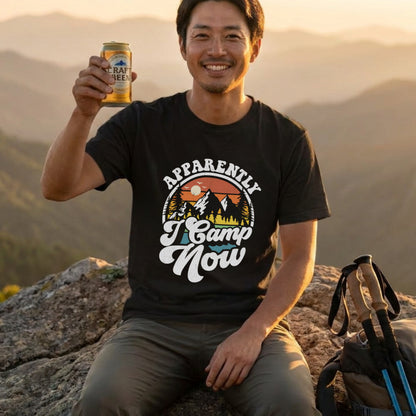 【Apparently I Camp Now】ヴィンテージサンセット 山脈アウトドア黒Tシャツ | CAMPMODE