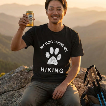 My Dog Takes Me Hiking Tシャツ ｜ 犬好き・愛犬・登山・ハイキング・アウトドアに人気