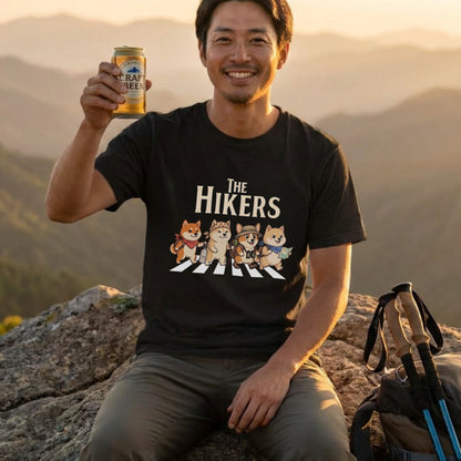 THE HIKERS DOGS | 横断歩道 ゆるかわ 柴犬 キャンプ パロディTシャツ【犬好き・愛犬家・アウトドア・ギフトに最適】