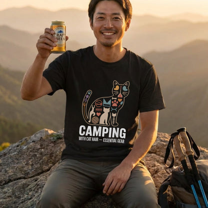 【猫の毛は必須ギア】CAMPING WITH CAT HAIR モザイク猫グラフィック黒Tシャツ | CAMPMODE