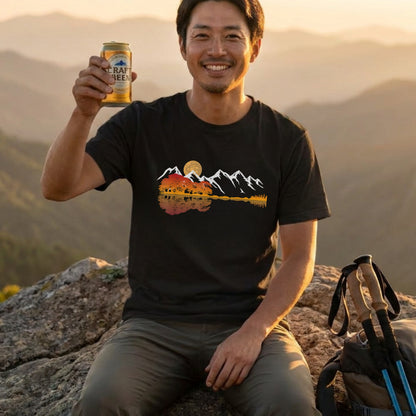 【ギター＆秋の紅葉・水面リフレクション】おしゃれキャンプ黒Tシャツ | CAMPMODE