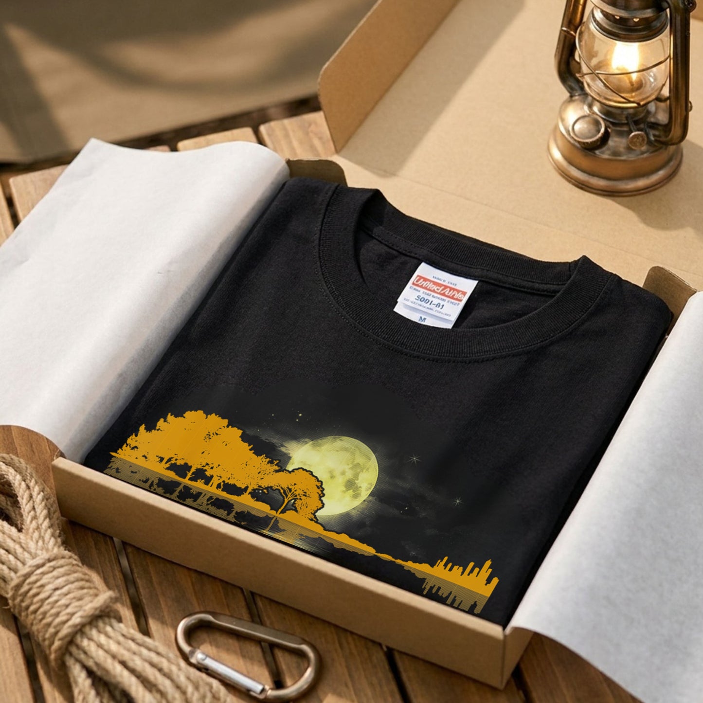 【ギター＆湖畔の満月・水面リフレクション】おしゃれキャンプ黒Tシャツ | CAMPMODE
