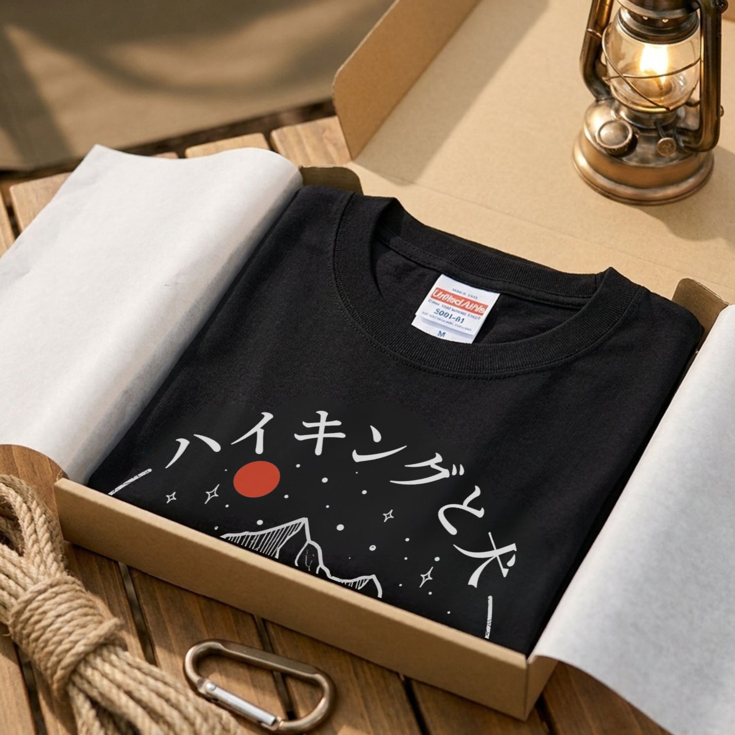 【ハイキングと犬 そんな日】山登り＆愛犬イラスト アウトドア手書き風グラフィック黒Tシャツ | CAMPMODE