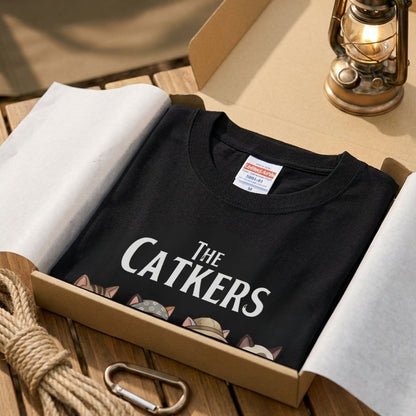 THE CATKERS | 横断歩道 ゆるかわ 猫 キャンプ パロディTシャツ【猫好き・愛猫家・アウトドア・ギフトに最適】