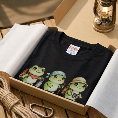 【ハイキング蛙】「かえろう」文字入りアウトドアTシャツ | CAMPMODE