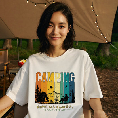 【自然は最高の贅沢です。】レトロサンセットキャンプ白黒Tシャツ｜CAMPMODE