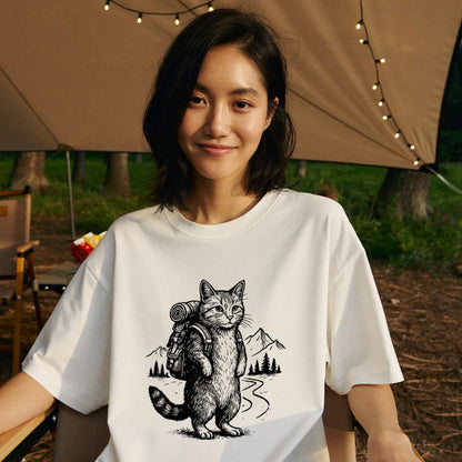 ハイキング猫 Tシャツ ｜ 猫好き・キャンプ・アウトドア・登山・レトロに人気