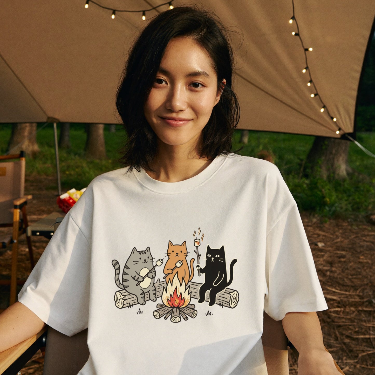 焚き火 猫マシュマロ Tシャツ - CAMPMODE | キャンプ ウェア