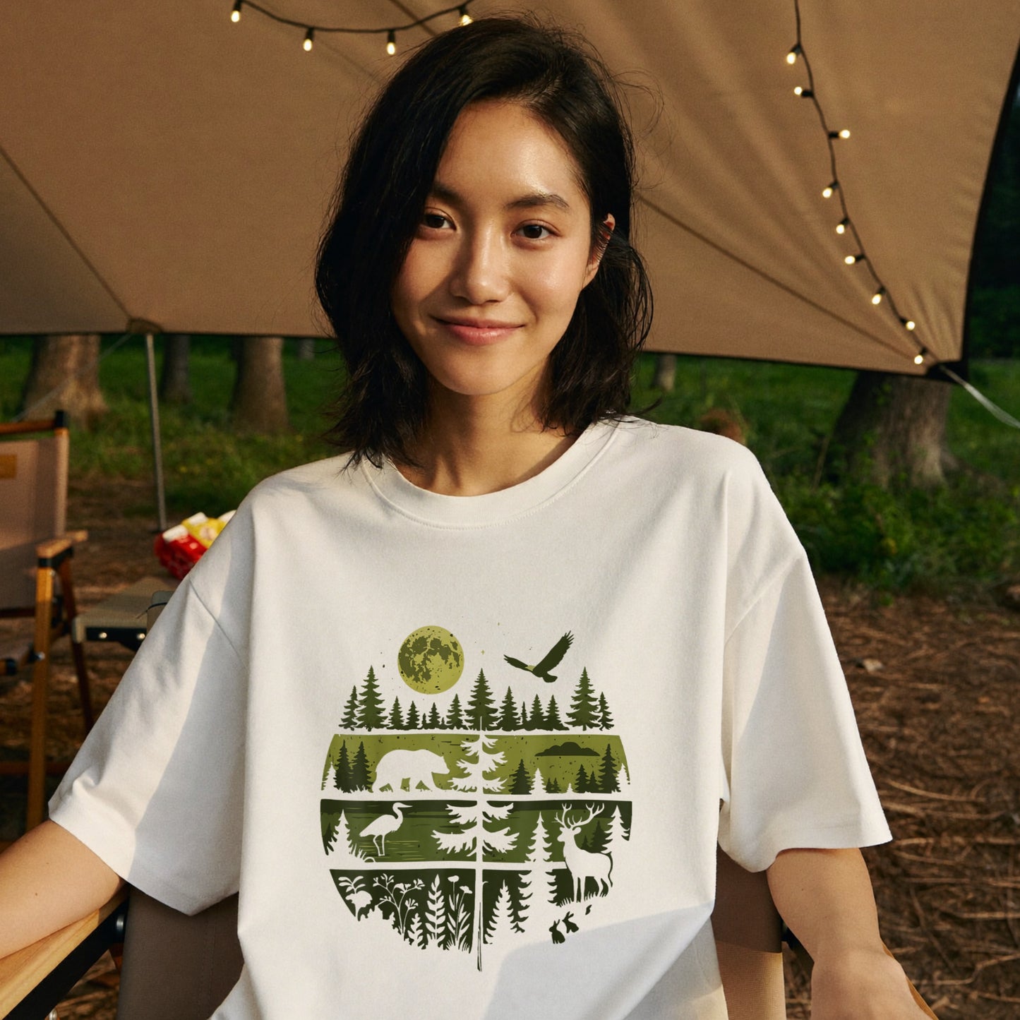 【Wildlife Forest Animals】月夜の森と野生動物 アート層グラフィック 白Tシャツ | CAMPMODE