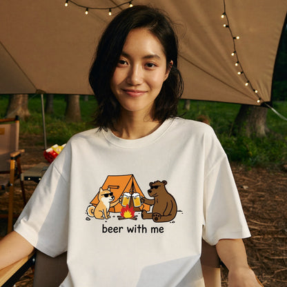 【ビールで乾杯・犬と熊】おしゃれキャンプ白Tシャツ | CAMPMODE