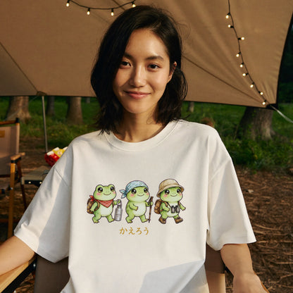 【ハイキング蛙】「かえろう」文字入りアウトドアTシャツ | CAMPMODE