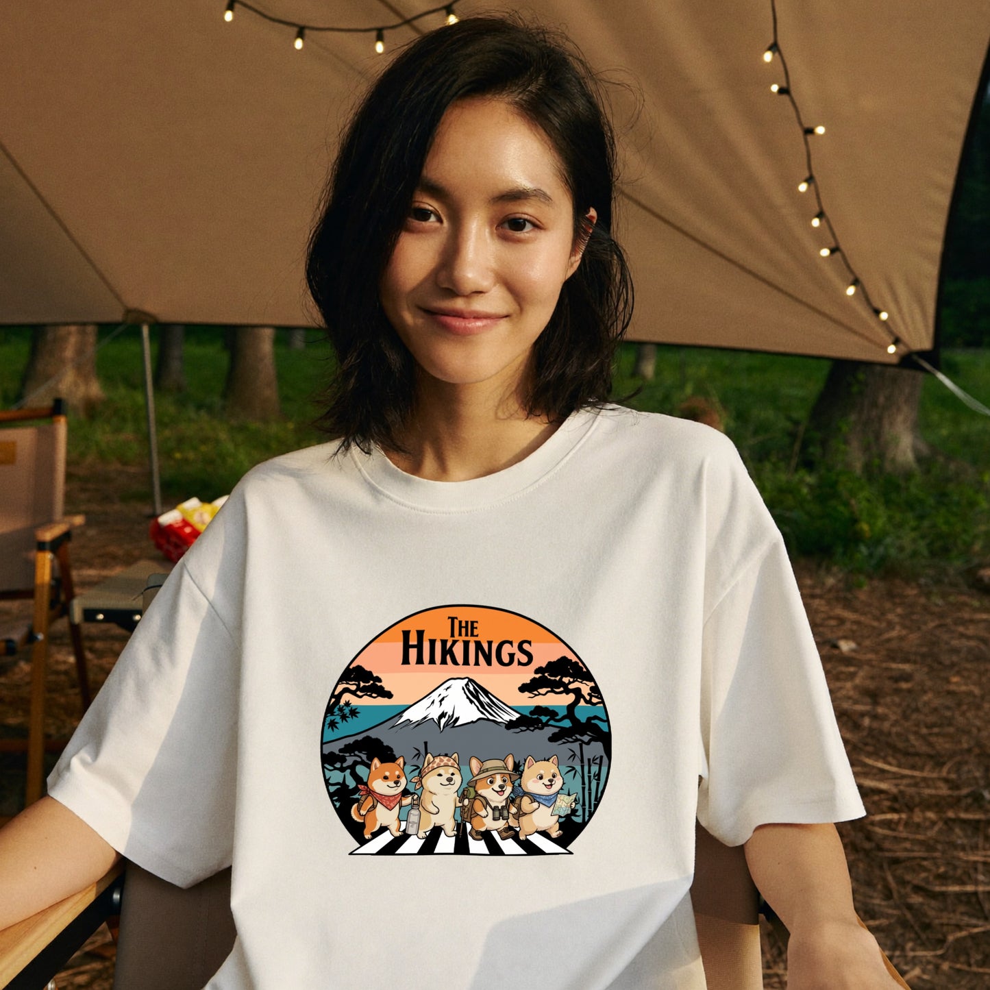 THE HIKINGS | 柴犬＆犬の仲間たち 富士山ハイキング Tシャツ【犬好き・アウトドア・ギフトに最適】