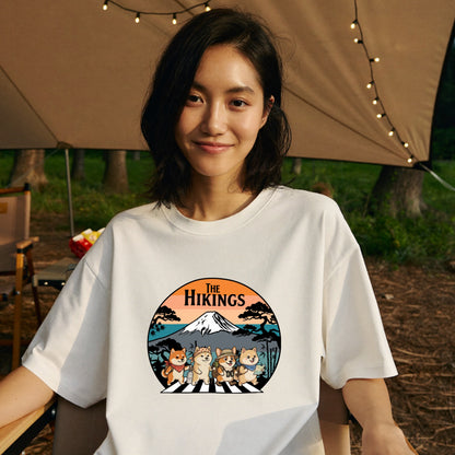 THE HIKINGS | 柴犬＆犬の仲間たち 富士山ハイキング Tシャツ【犬好き・アウトドア・ギフトに最適】