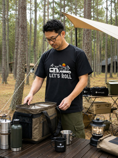 「LET'S ROLL」キャンピングトレーラー Tシャツ - 車中泊 ドライブ 服 | CAMPMODE