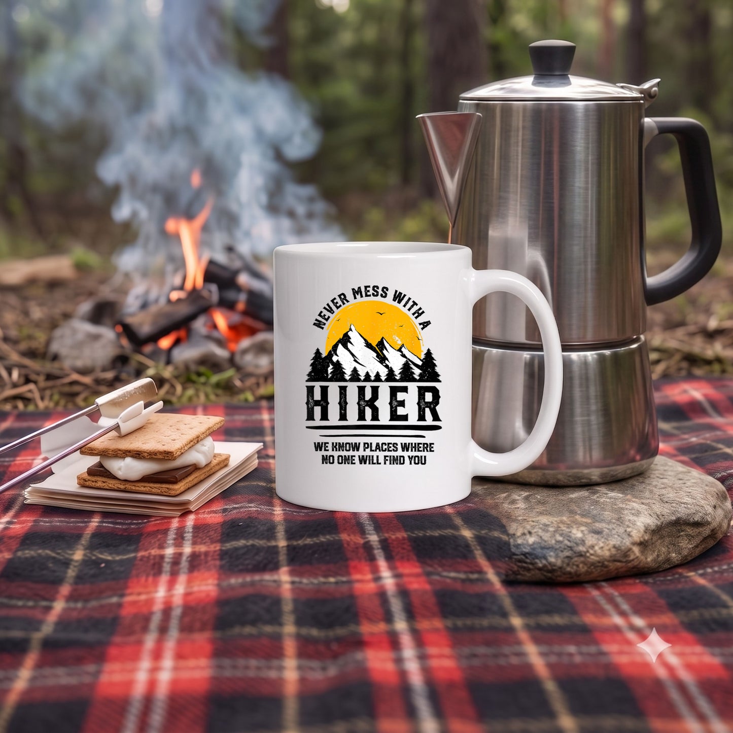 【NEVER MESS WITH A HIKER】登山ジョーク セラミックマグカップ | CAMPMODE