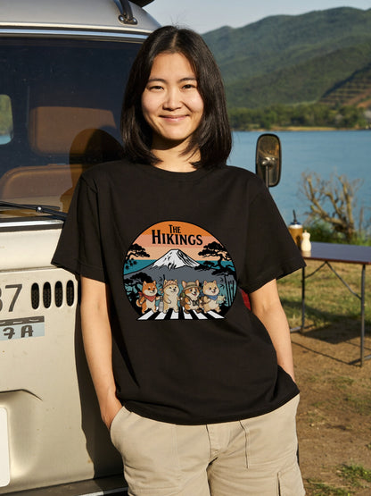 THE HIKINGS | 柴犬＆犬の仲間たち 富士山ハイキング Tシャツ【犬好き・アウトドア・ギフトに最適】