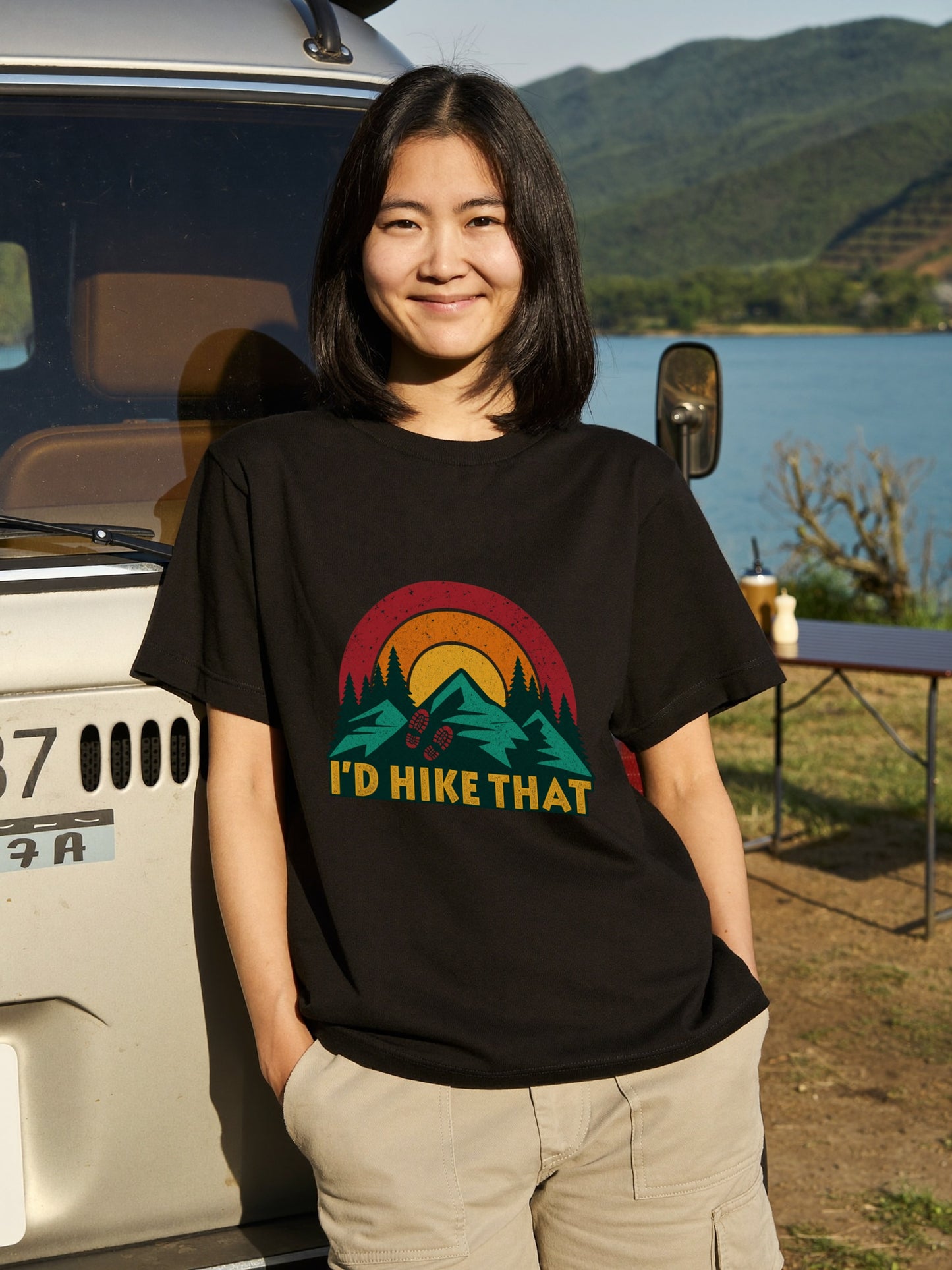 「I'd hike that」ハイキング Tシャツ - レトロ サンセット（夕日）グラフィックTシャツ 登山 キャンプ 服