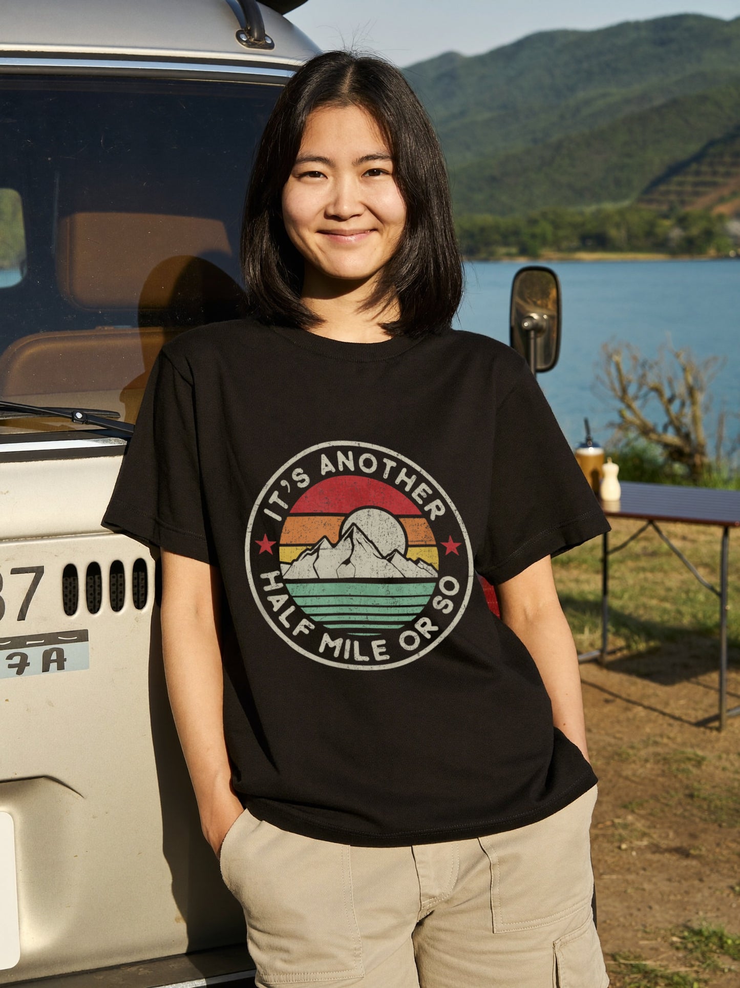 【It's Another Half Mile】レトロサンセット円形ロゴ アメカジ黒Tシャツ | CAMPMODE