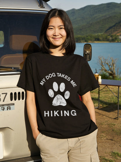 My Dog Takes Me Hiking Tシャツ ｜ 犬好き・愛犬・登山・ハイキング・アウトドアに人気