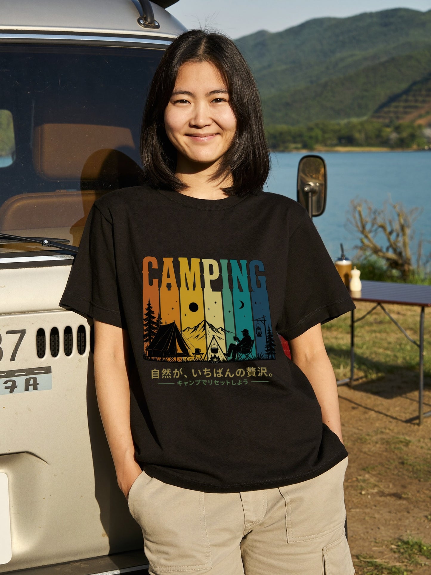 【自然は最高の贅沢です。】レトロサンセットキャンプ白黒Tシャツ｜CAMPMODE