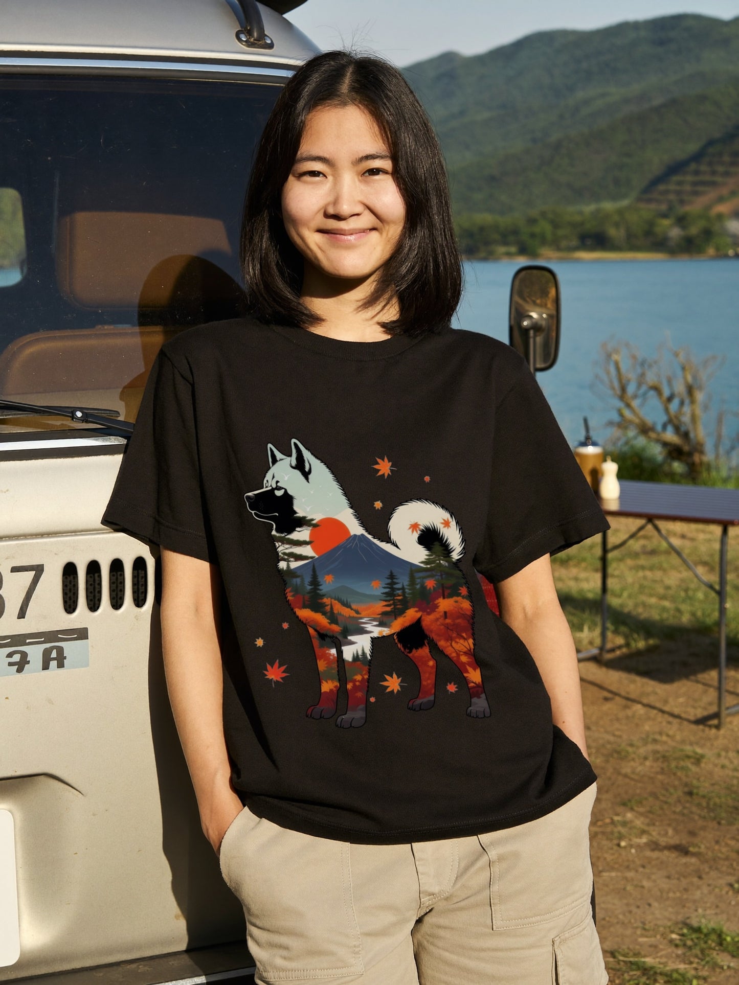 【Akita】日本犬好き＆アウトドア愛好者必見！秋田犬風景白Tシャツ