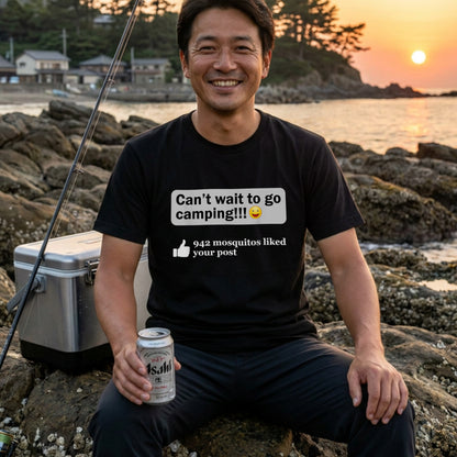 【Can't Wait To Go Camping】SNS風 942匹の蚊がいいね！ おもしろ黒Tシャツ | CAMPMODE