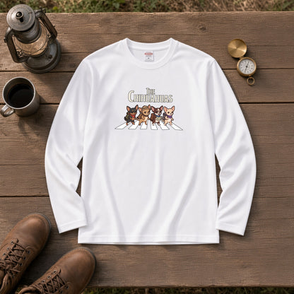 THE CHIHUAHUAS | チワワ 横断歩道 バンド風 ロンT 長袖Tシャツ 犬好き ロック【チワワグッズ・愛犬家・散歩・おもしろ・かわいい・誕生日ギフトに最適】