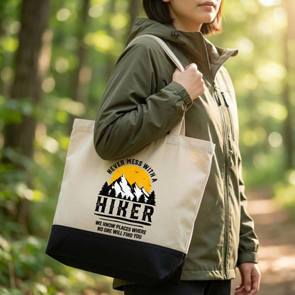 【ハイカー・登山家】「NEVER MESS WITH A HIKER」キャンバストートバッグ | CAMPMODE