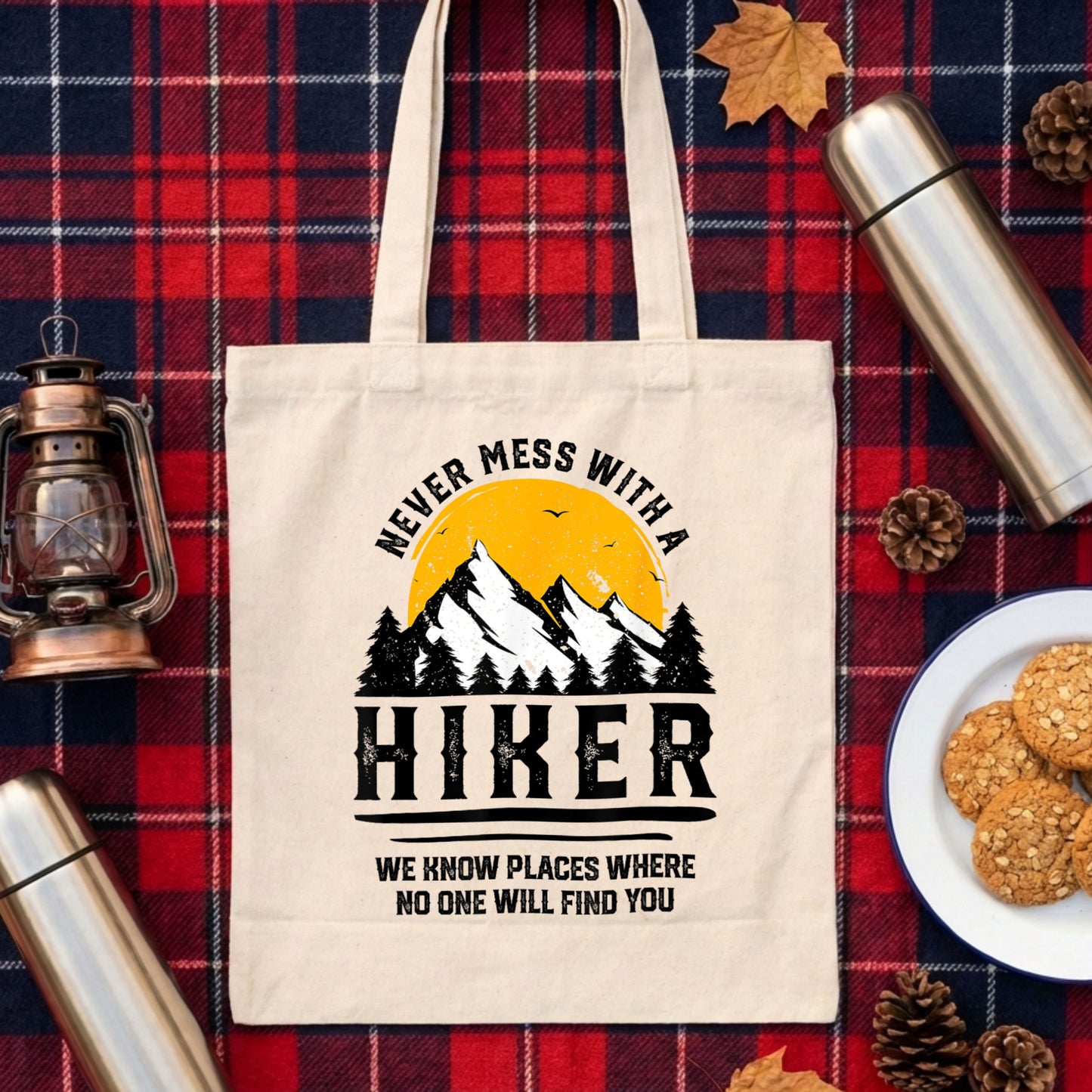 【ハイカー・登山家】「NEVER MESS WITH A HIKER」キャンバストートバッグ | CAMPMODE