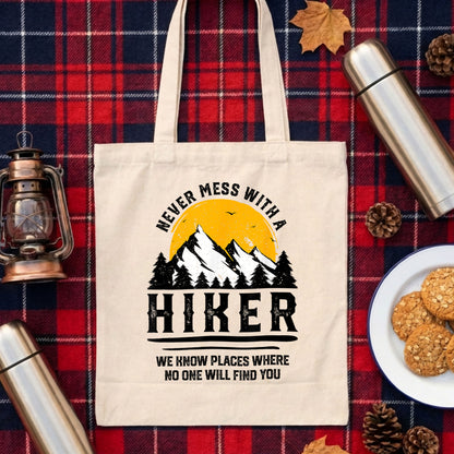 【ハイカー・登山家】「NEVER MESS WITH A HIKER」キャンバストートバッグ | CAMPMODE