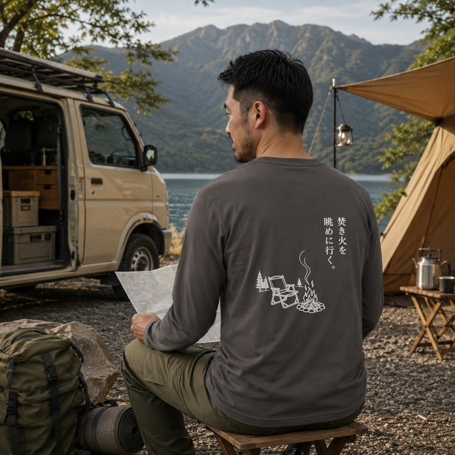 焚き火を眺めに行く。 ロングスリーブTシャツ｜バックプリント