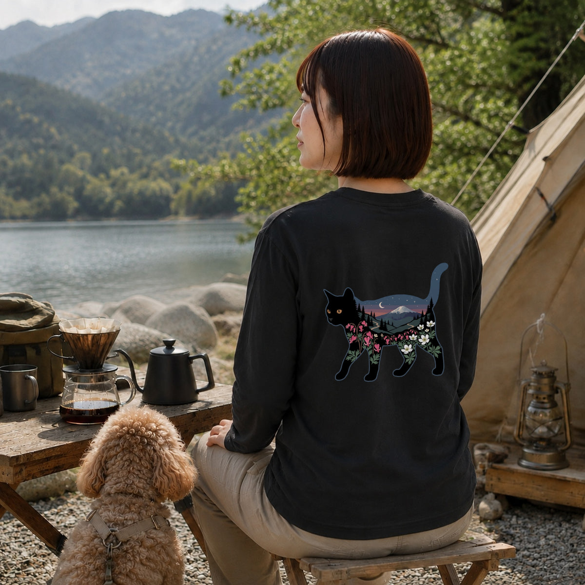富士山と花咲く夜空 黒猫ロングスリーブTシャツ｜バックプリント