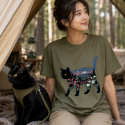富士山と花咲く夜空 黒猫Tシャツ