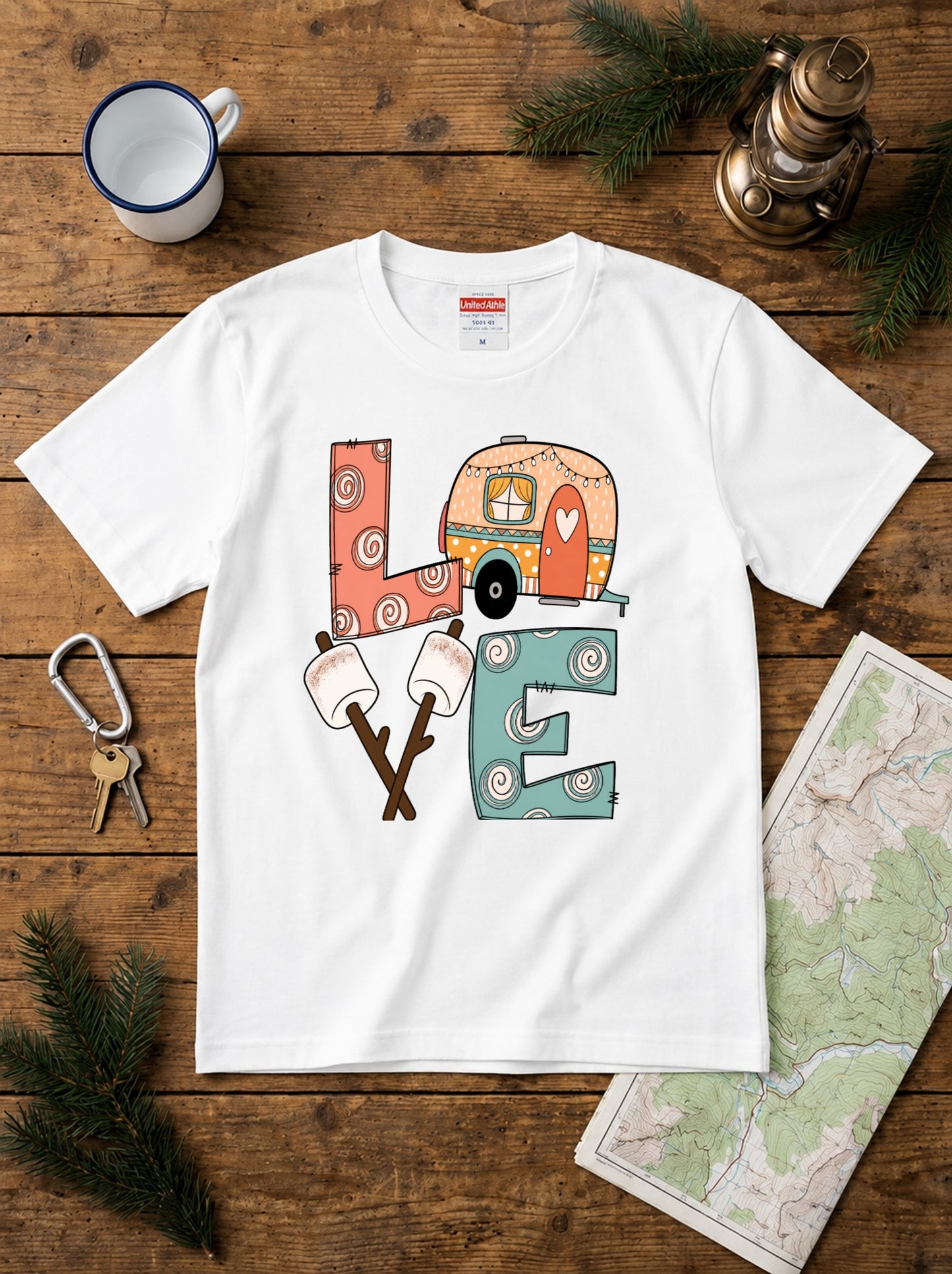 「LOVE」 キャンピング Tシャツ - かわいい レトロ キャンピングカー マシュマロ イラスト キャンプ 服