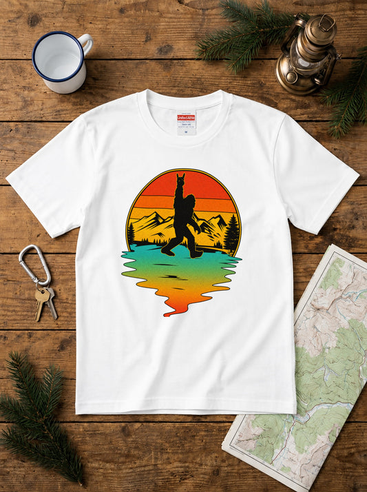 ビッグフットTシャツ|ロックンロールTシャツ|ビッグフットと夕日|キャンプTシャツ