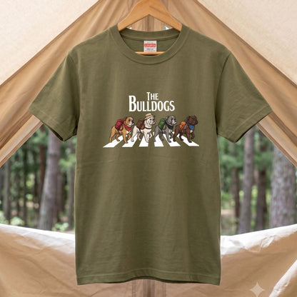 THE BULLDOGS | 横断歩道 ゆるかわ ブルドッグ キャンプ パロディTシャツ【犬好き・愛犬家・アウトドア・ギフトに最適】